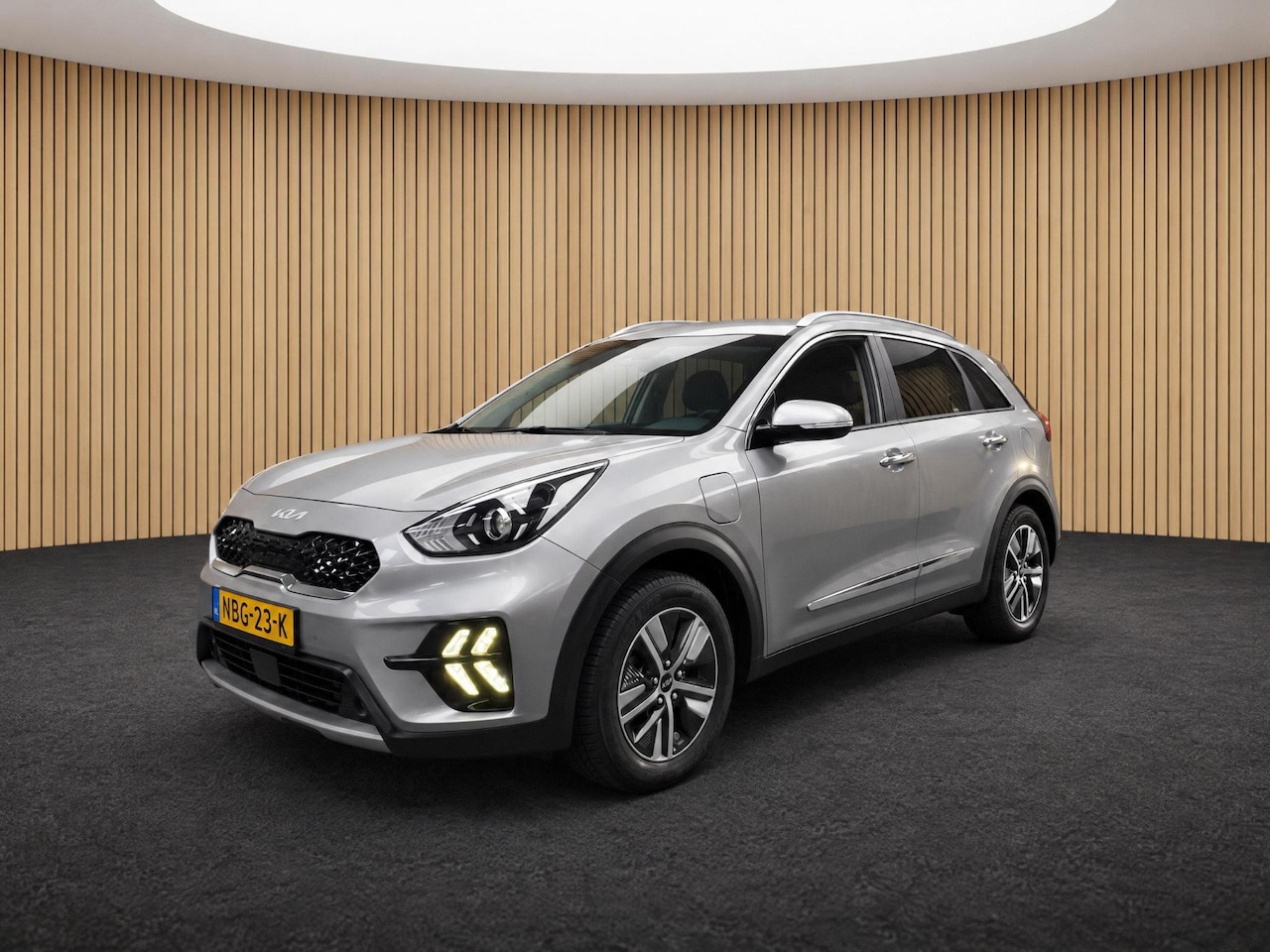 Kia Niro - 1.6 GDi PHEV DynamicLine DEALER ONDERHOUDEN | NAVIGATIE | ACHTERUITRIJCAMERA | PLUG-IN | - AutoWereld.nl
