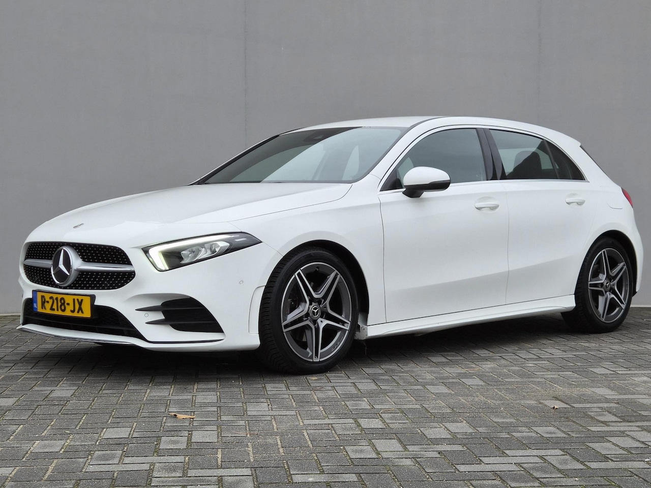 Mercedes-Benz A-klasse - 180 Business Solution Luxury / Dealer onderhouden / All season banden / trekhaak elektrisc - AutoWereld.nl