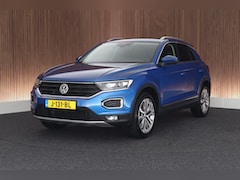 Volkswagen T-Roc - 1.5 TSI 150pk DSG Sport Trekhaak Stoelverwarming Camera Keyless Navigatie