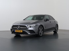 Mercedes-Benz A-klasse - 180 Business Solution AMG | Night | Parkassistent | Sportstoelen | Stoelverwarming | Apple