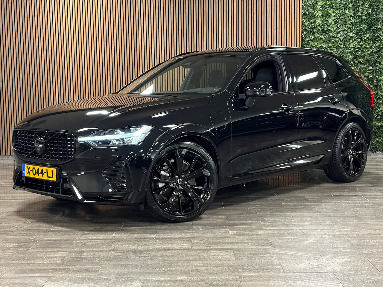 Volvo XC60 - T8 AWD Recharge Ultra Black Edition | Luchtvering | Trekhaak | 360° Camera | 455pk | Head- - AutoWereld.nl