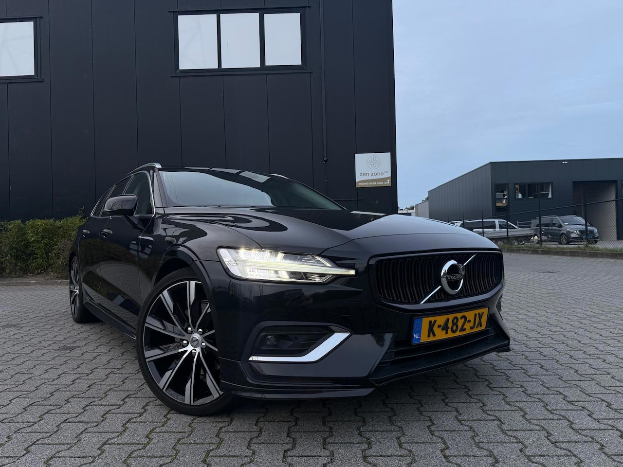 Volvo V60 - 2.0 B3 Inscription 2.0 B3 Inscription (RIJKLAAR) - AutoWereld.nl