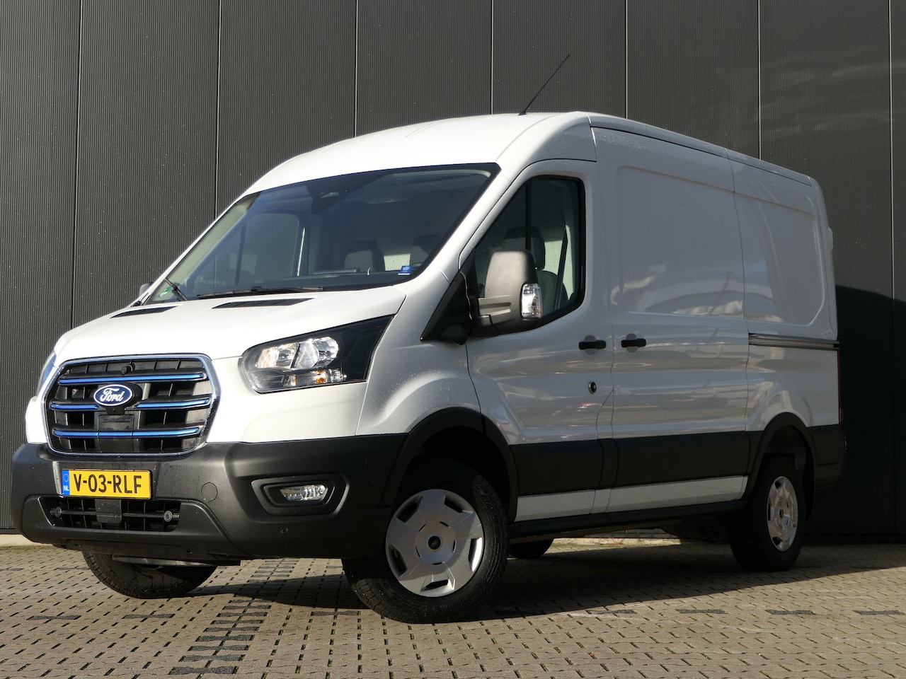 Ford E-Transit - 350 L2H2 Trend 68 kWh | 360 Camera | Adaptive Cruise | Navigatie | Stoelverwarming | BLIS - AutoWereld.nl