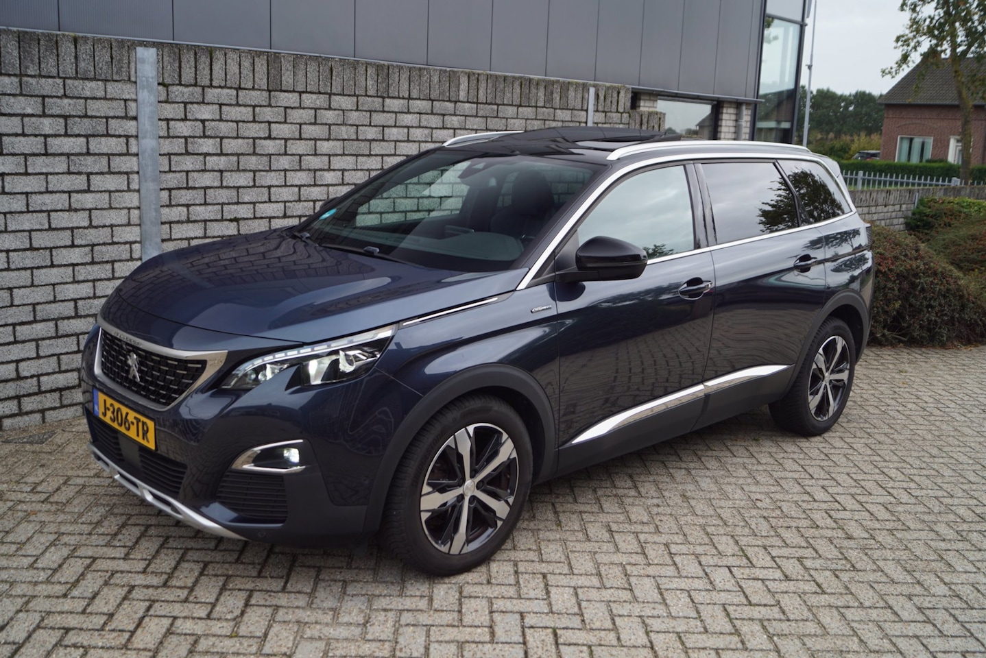 Peugeot 5008 - 1.6 e-THP Allure GT Line Autom 7 PERS Panodak Navi Camera Clima Adaptieve Cruise Stoelverw - AutoWereld.nl