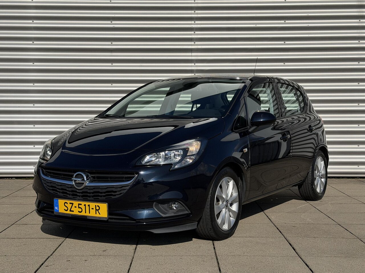 Opel Corsa - 1.4 Favourite | Airco |  Cruise Control | Navigatie | Lage Kilometerstand - AutoWereld.nl