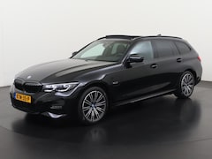 BMW 3-serie Touring - 330e xDrive M Sport Shadow | Panoramadak | Trekhaak | Laserlight | Head up | Zondag Open