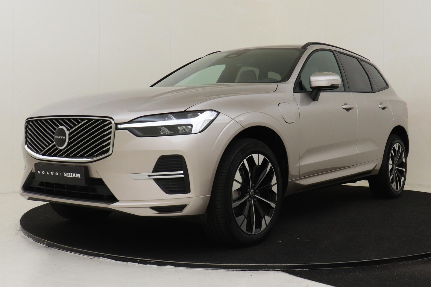 Volvo XC60 - T6 PLUG-IN HYBRID AWD ESSENTIAL BRIGHT -ADAP.CRUISE|CAMERA|PDC|CLIMATE|PRIVACY.GLAS|CARDAM - AutoWereld.nl