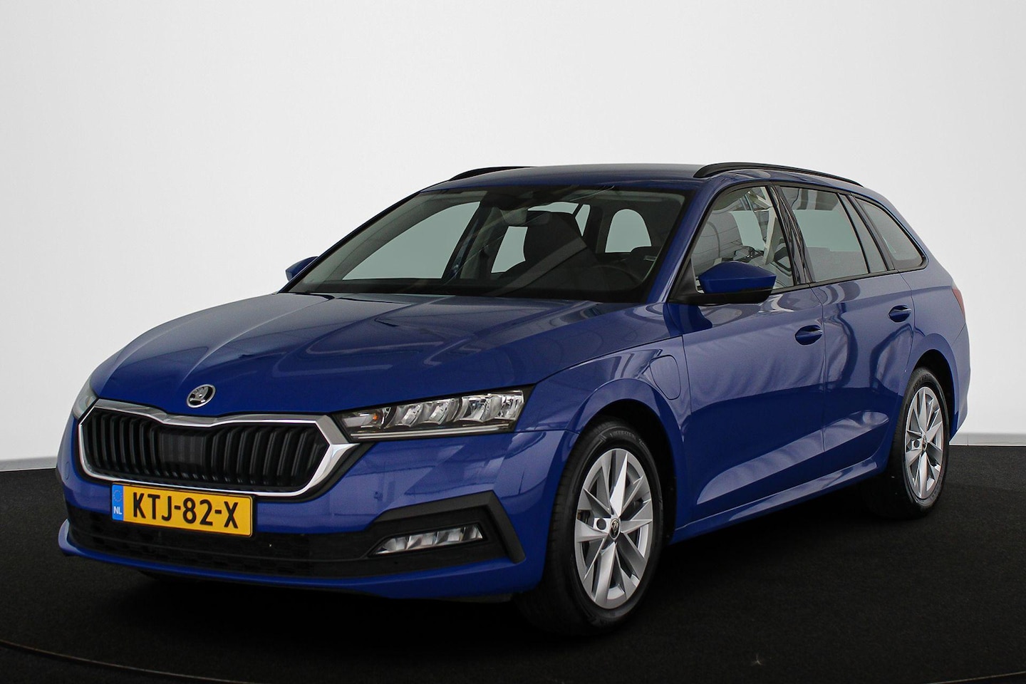 Skoda Octavia Combi - 1.4 TSI iV PHEV Business Edition Keyless Apple CarPlay 17" - AutoWereld.nl