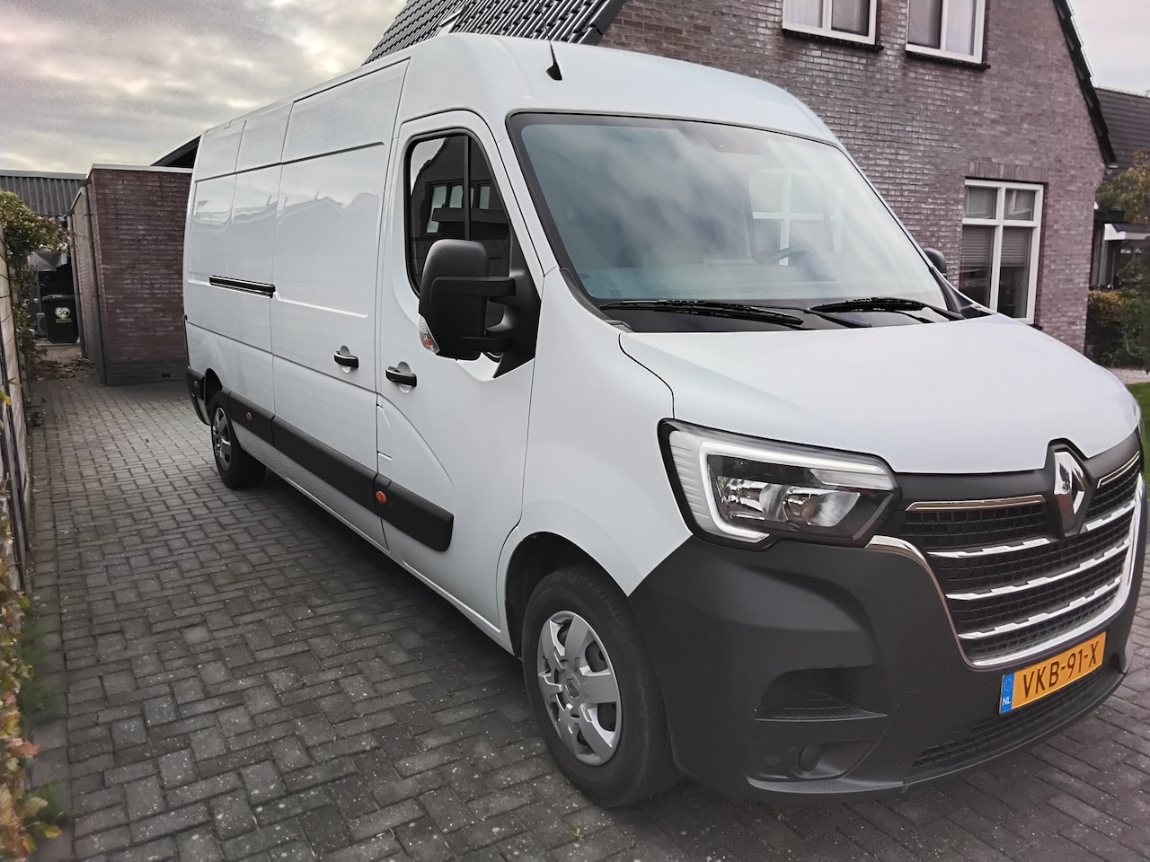 Renault Master - T35 2.3 dCi 180 L3H2 Energy Comfort - AutoWereld.nl