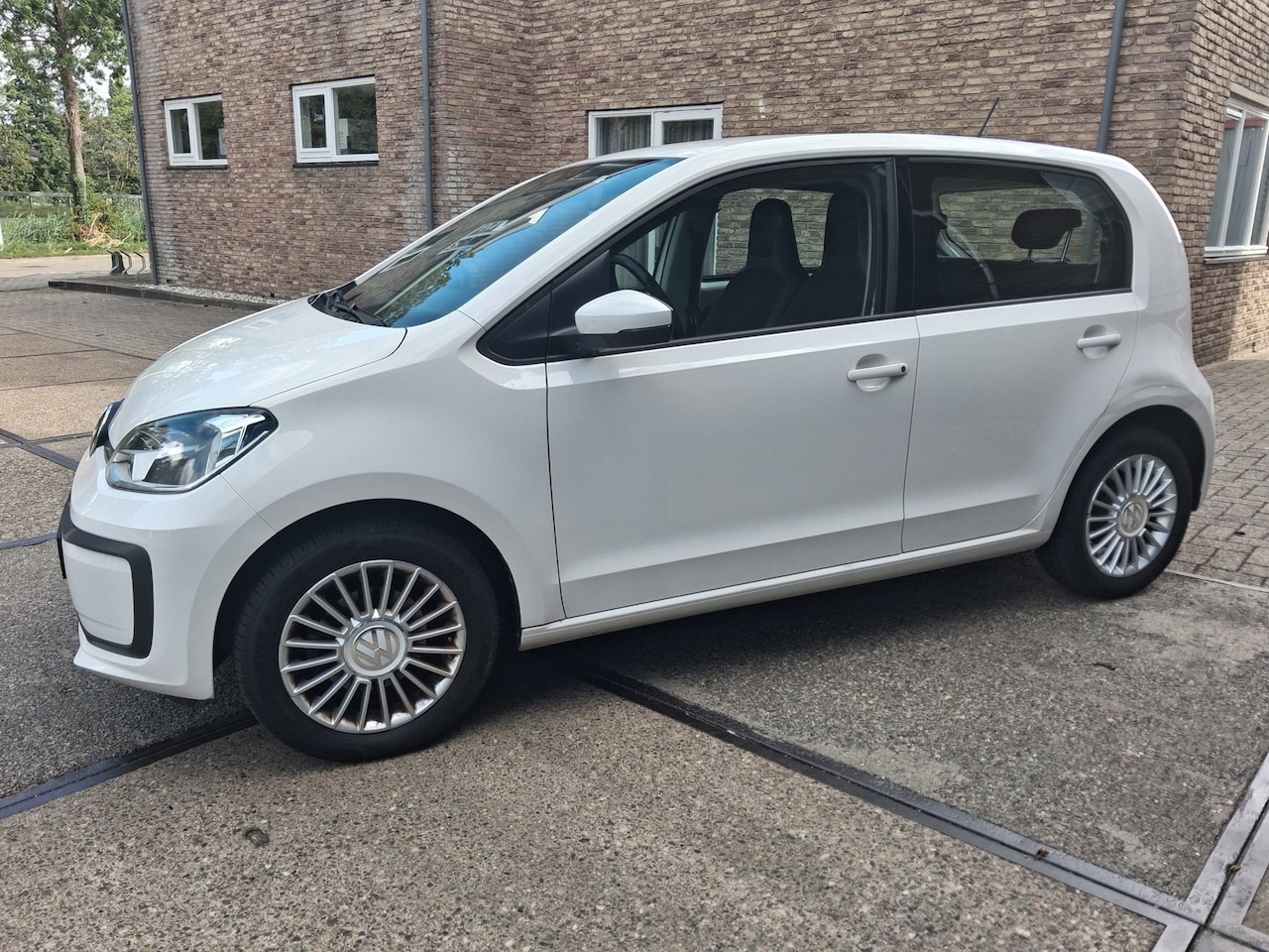 Volkswagen Up! - 1.0 BMT move up! ((( 6-GARANTIE ))) ZEER ZUINIG. - AutoWereld.nl