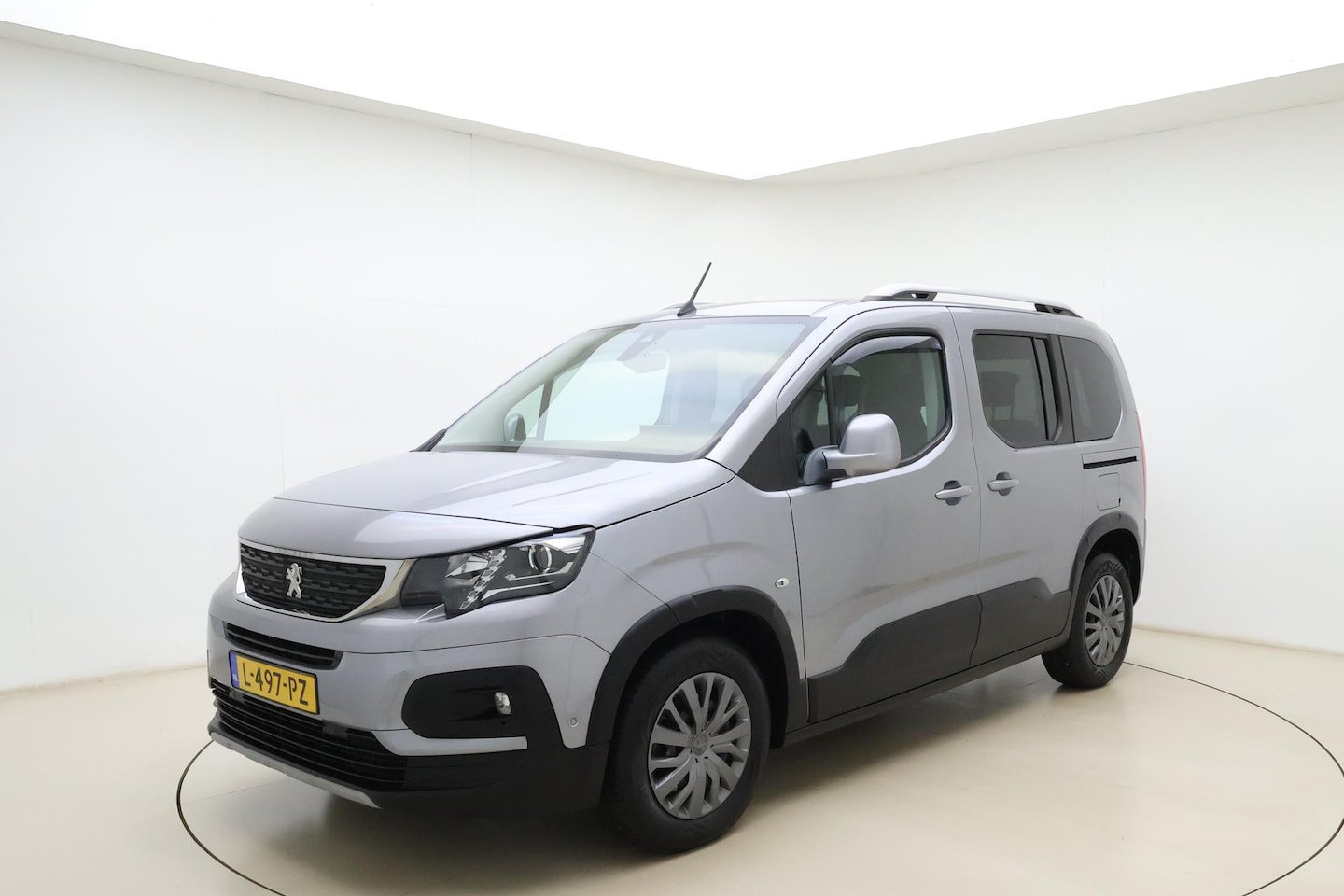 Peugeot Rifter - 1.2 Puretech GT-Line | Trekhaak | Navigatie | Automatische airco | Parkeersensoren | Apple - AutoWereld.nl