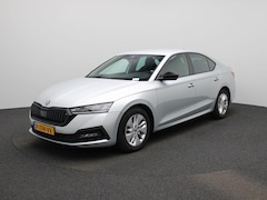 Skoda Octavia - 1.0 e-TSI Sport Business | Automaat | Apple Carplay / Android Auto | Stoelverwarming | Par