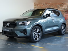 Volvo XC40 - B4 Plus Dark |Semi-Electrische Wegklapbare Trekhaak | Verwarmbare voorstoelen | achterbank