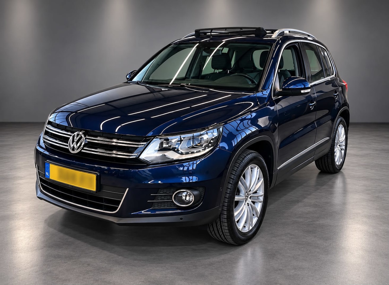 Volkswagen Tiguan - 1.4 TSI | 55.000KM! | Pano | Stoelverwarming | nieuwstaat! - AutoWereld.nl