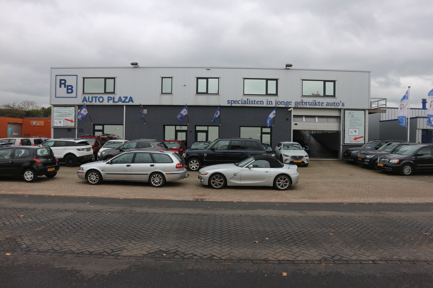 BMW Z4 Roadster - 3.0i AUTOMAAT / 6 CYL / LEER / STOELVERWARMING ! ! ! - AutoWereld.nl