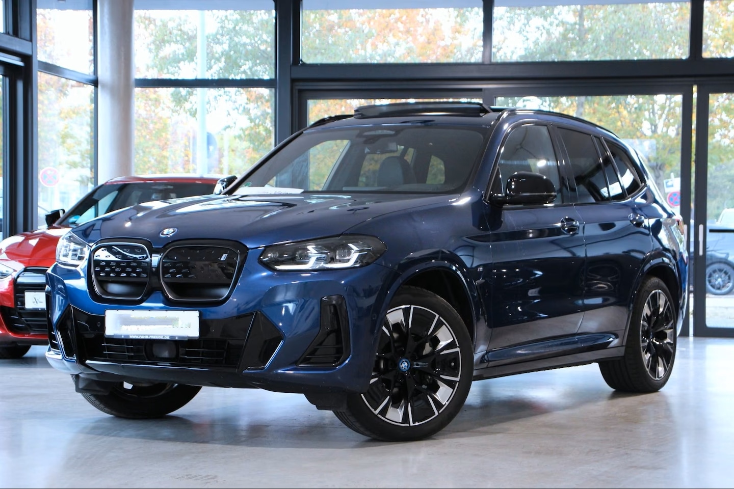 BMW iX3 - M-SPORT 80 kWh (210kW/286pk) ** LED, LEDER, PANO, TREKH, VERW. STUUR, 20-inch LMV ** 1e EI - AutoWereld.nl