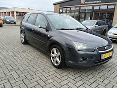 Ford Focus Wagon - 2.0-16V Titanium 2006