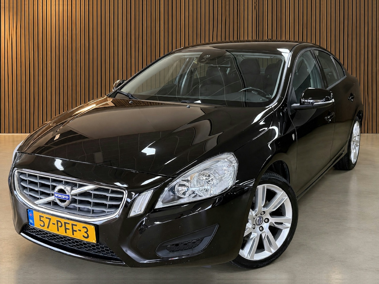 Volvo S60 - 1.6 T3 | PDC | Navi | Trekhaak | Cruise - AutoWereld.nl