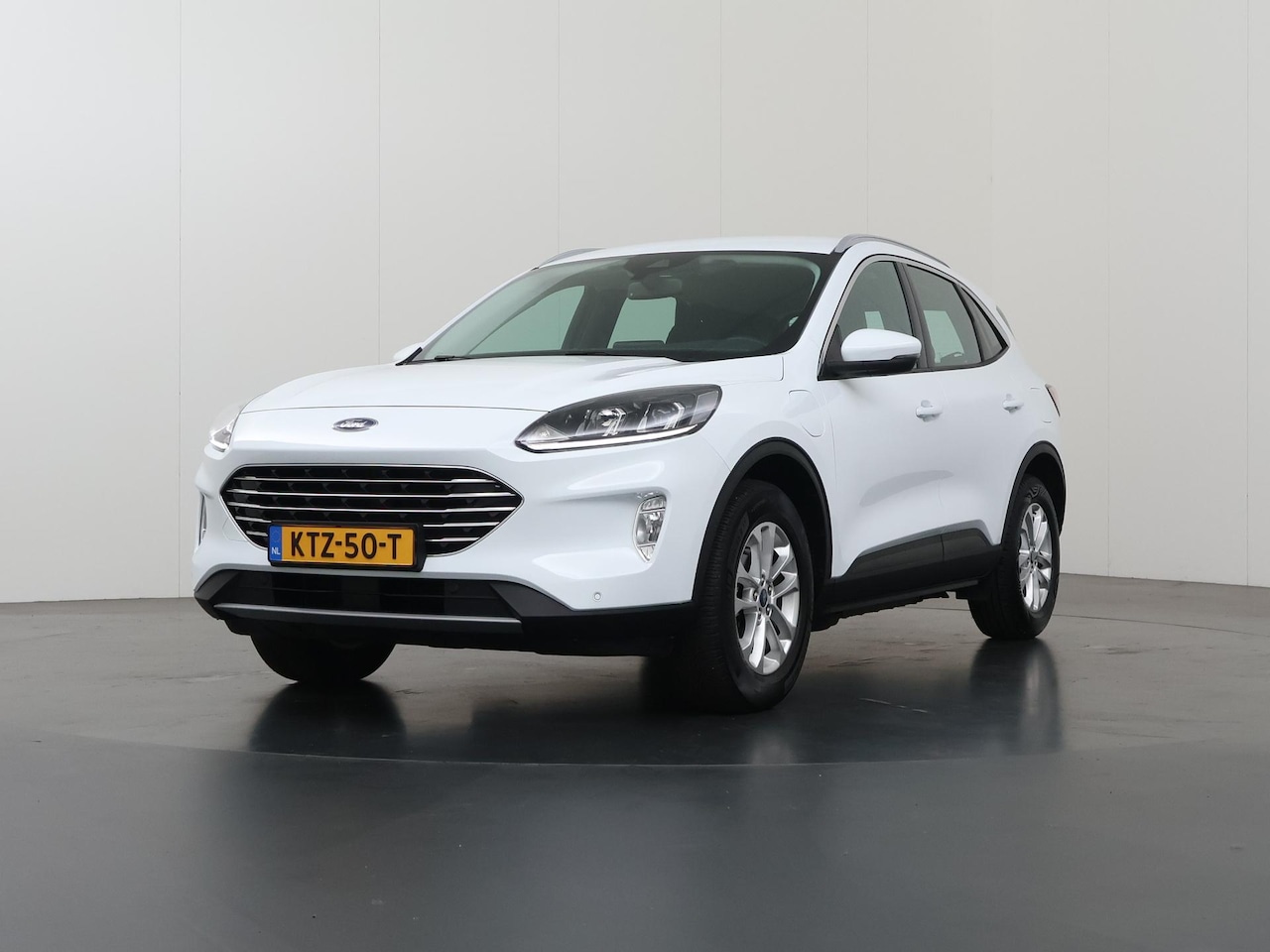 Ford Kuga - 2.5 PHEV Titanium | Winterpakket | Cruise Control | Parkeercamera | Slechts 37068km | - AutoWereld.nl