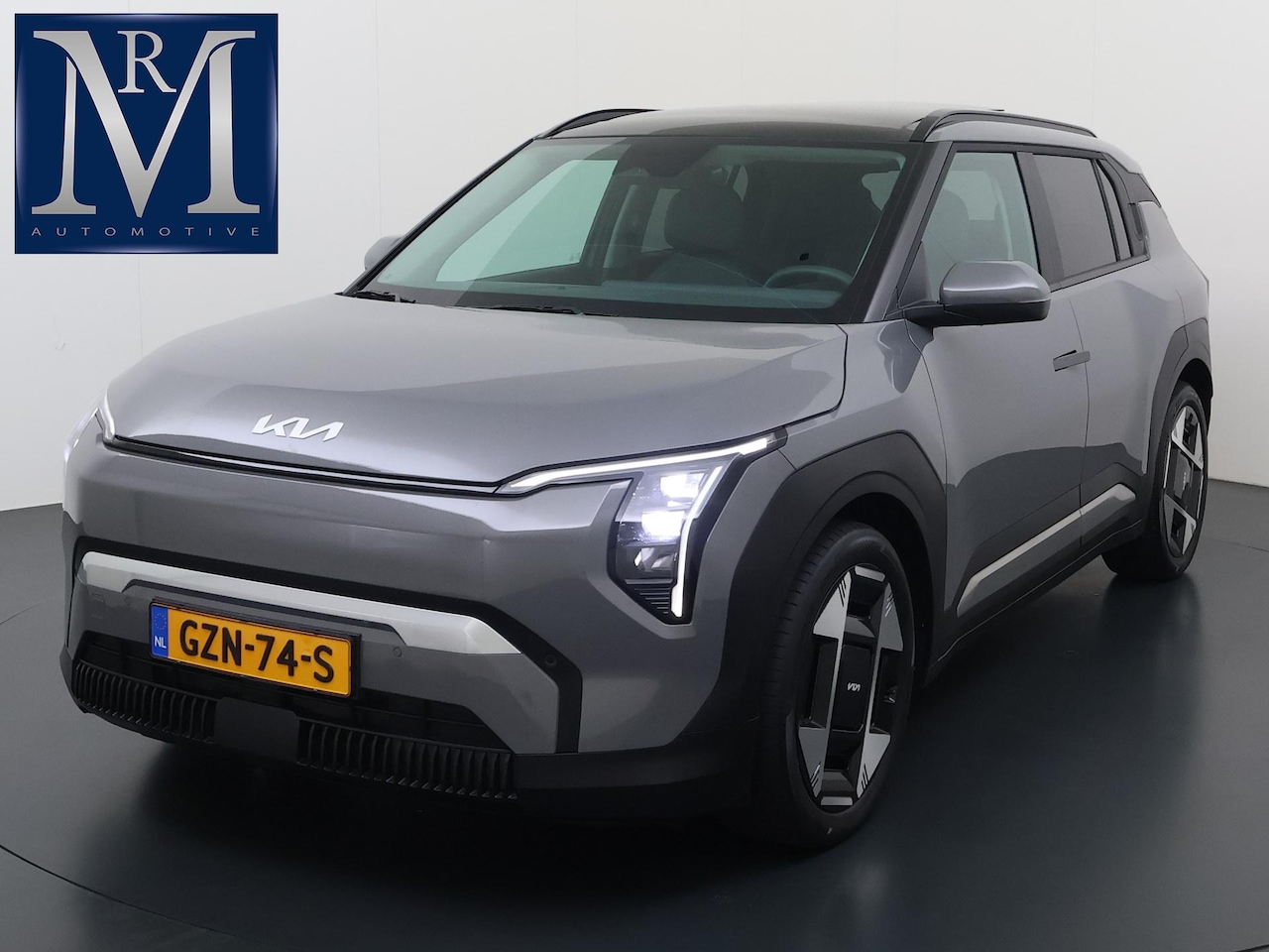 Kia EV3 - Plus Advanced 58.3 kWh SOH 100% | HARMAN KARDON | DODE HOEK | ELEK. STOELEN | STOEL + STUU - AutoWereld.nl