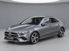 Mercedes-Benz A-klasse - 180 Star Edition Luxury Line | Trekhaak Wegklapbaar | Achteruitrijcamera | Stoelverwarming