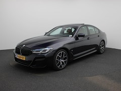 BMW 5-serie - 520i Business Edition Plus | Automaat | Apple Carplay / Android Auto | Panoramadak | Leder