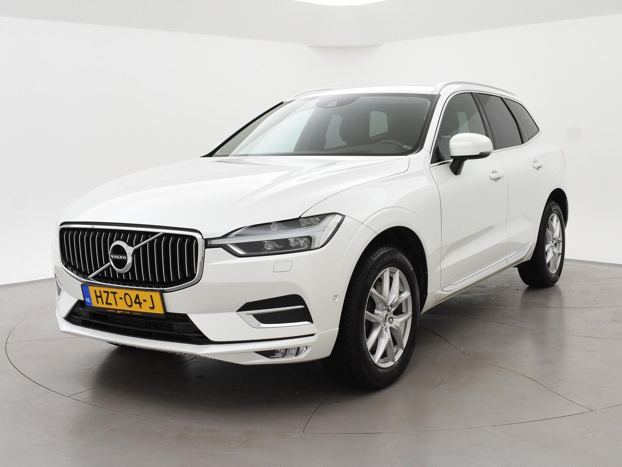 Volvo XC60 - 2.0 T5 AWD 254 PK AUT. INSCRIPTION + HEAD-UP | ELEK. TREKHAAK | ADAPTIVE CRUISE | CARPLAY - AutoWereld.nl