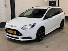 Ford Focus Wagon - 2.0 EcoBoost ST-3