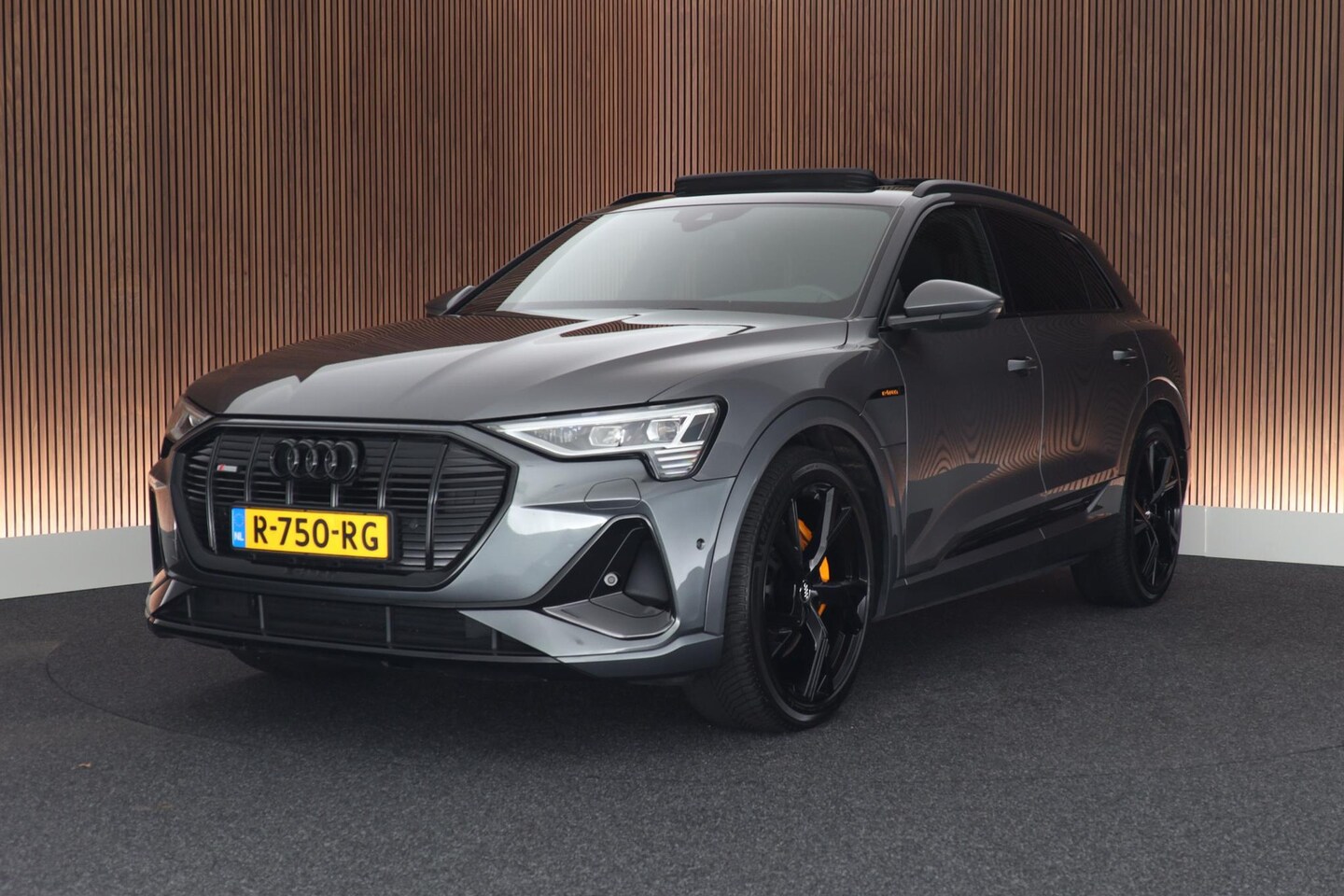 Audi e-tron - 55 quattro 408pk S edition 95 kWh Panoramadak Camera Stoelverwarming ACC Memory Stoelen - AutoWereld.nl