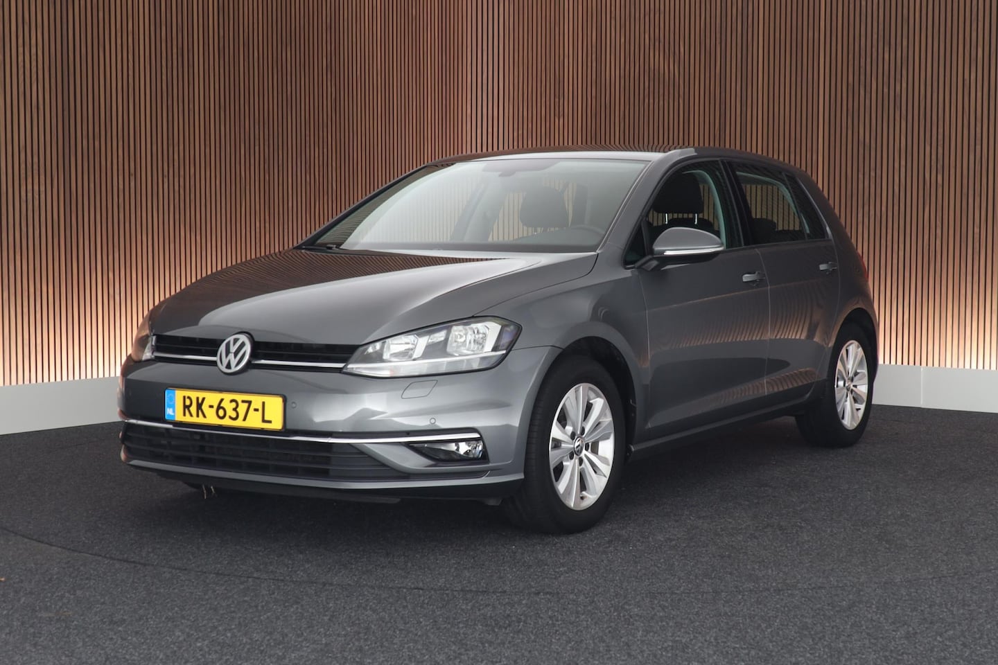 Volkswagen Golf - 1.0 TSI 110pk H6 Comfortline Trekhaak Camera Navigatie Adaptive Cruise Stoelverwarming - AutoWereld.nl