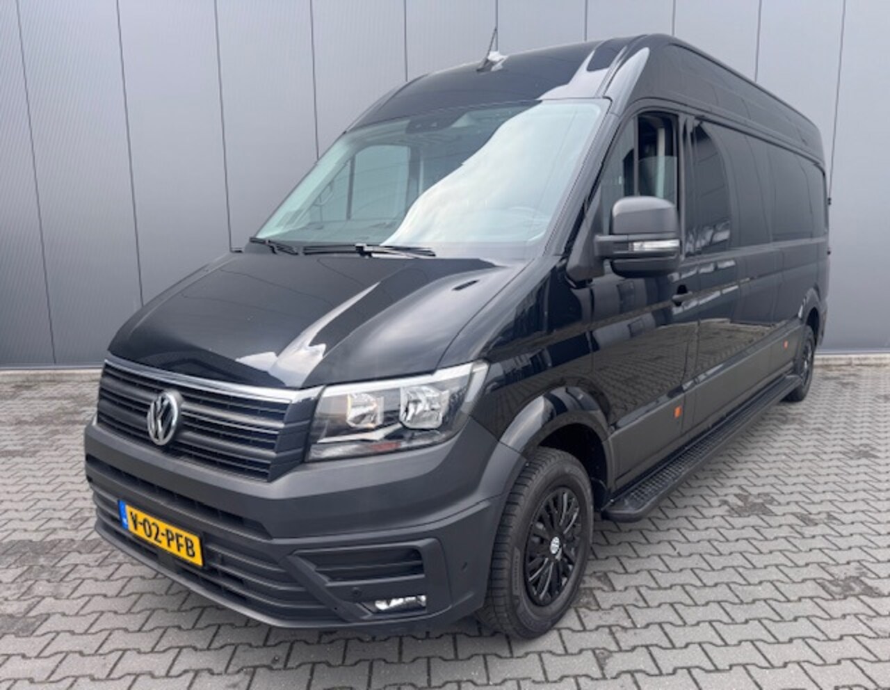 Volkswagen Crafter - L4H3 180PK AUTOMAAT CRUISE CAMERA PDC NIEUWSTAAT! - AutoWereld.nl