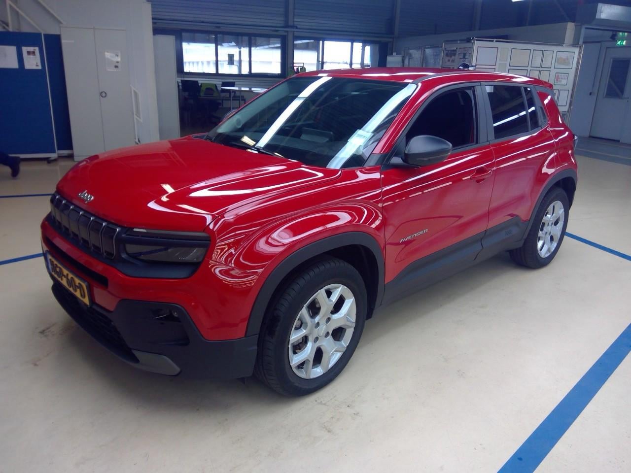 Jeep Avenger - Business Edition 54 kWh | Achteruitrijcamera | Airco (automatisch) | Apple Carplay/Android - AutoWereld.nl