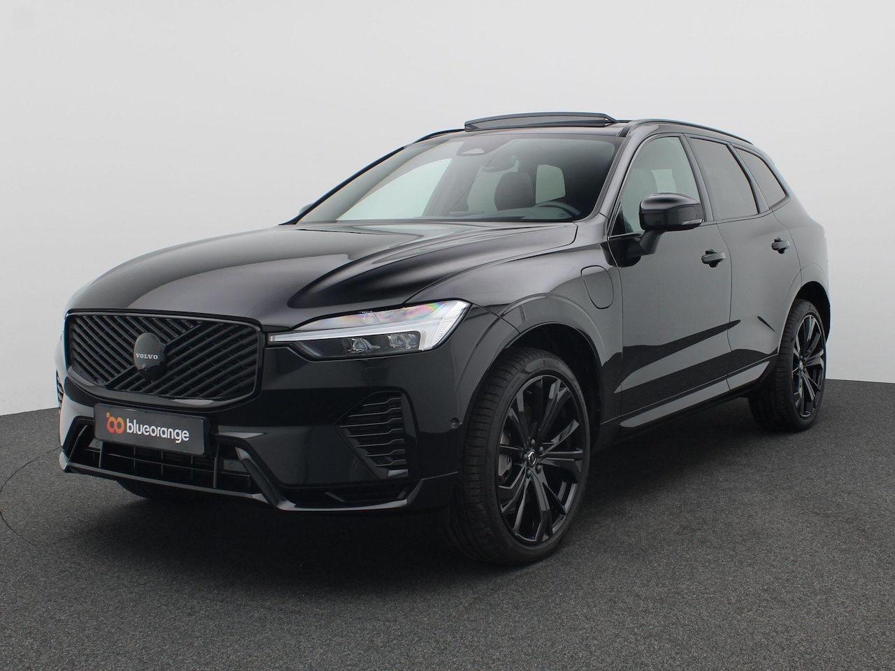 Volvo XC60 - 2.0 T6 Plug-in hybrid AWD Plus Black Edition 350PK Panoramadak, Trekhaak, 21" LM Velgen, 3 - AutoWereld.nl