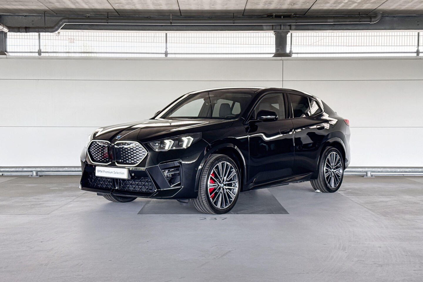 BMW iX2 - eDrive20 67 kWh M Sport Edition eDrive20 67 kWh M Sport Edition - AutoWereld.nl