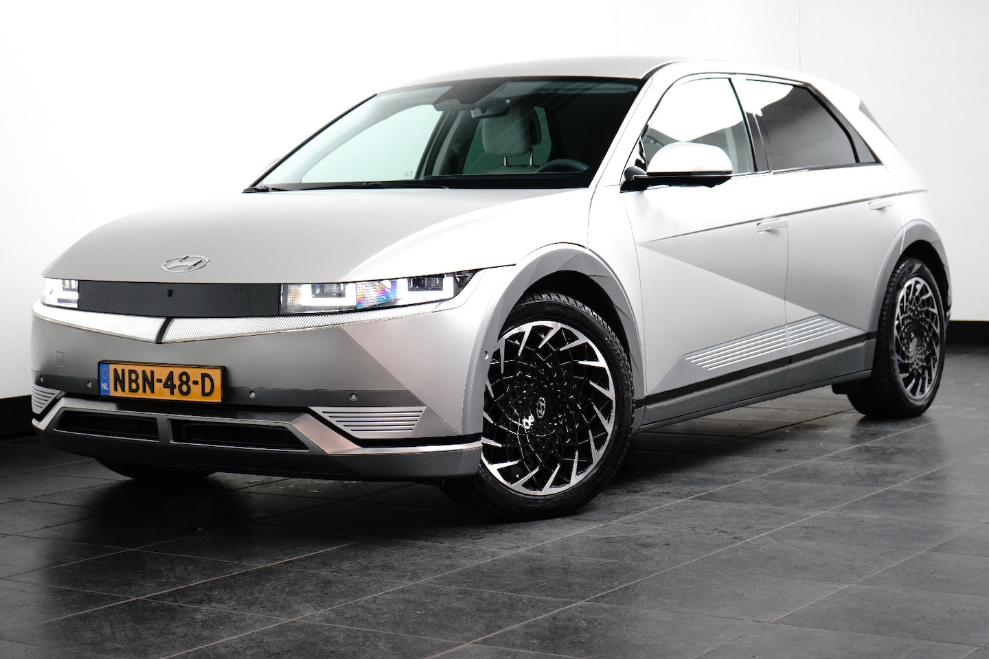 Hyundai IONIQ 5 - Lounge 77.4 kWh | Navigatie | Elektrisch verstelb. bestuurdersstoel | Stuur- & Stoelverwar - AutoWereld.nl