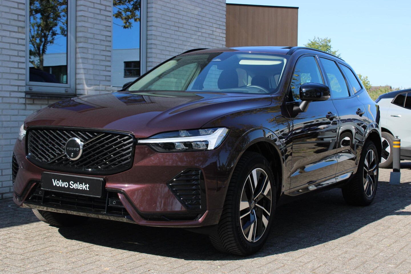 Volvo XC60 - T6 Plug-in hybrid AWD Plus Dark | Trekhaak | Panoramadak | 360 graden camera | Head up dis - AutoWereld.nl
