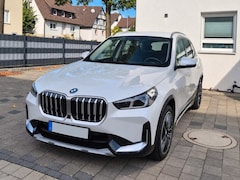 BMW X1 - xDrive25e xLine Harman-Kardon HUD Elek Stoelverstelling Keyless Entry 19 Inch Driving Assi