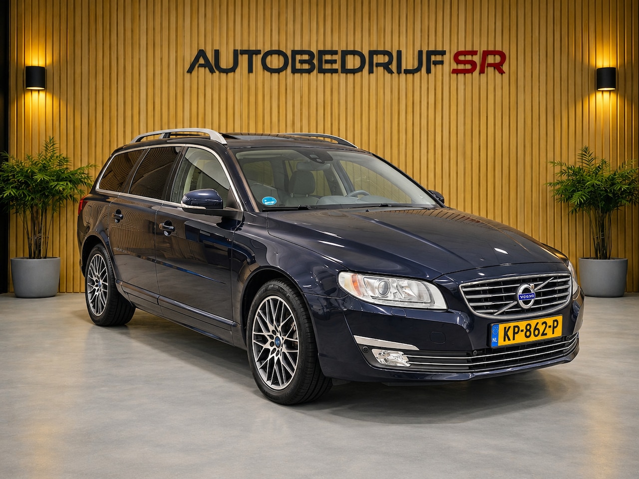 Volvo V70 - 2.0 D4 Polar+ Trekhaak! Opendak! Nap! Electrische Stoelen! Memory! Pdc! Stoelverwarming! X - AutoWereld.nl