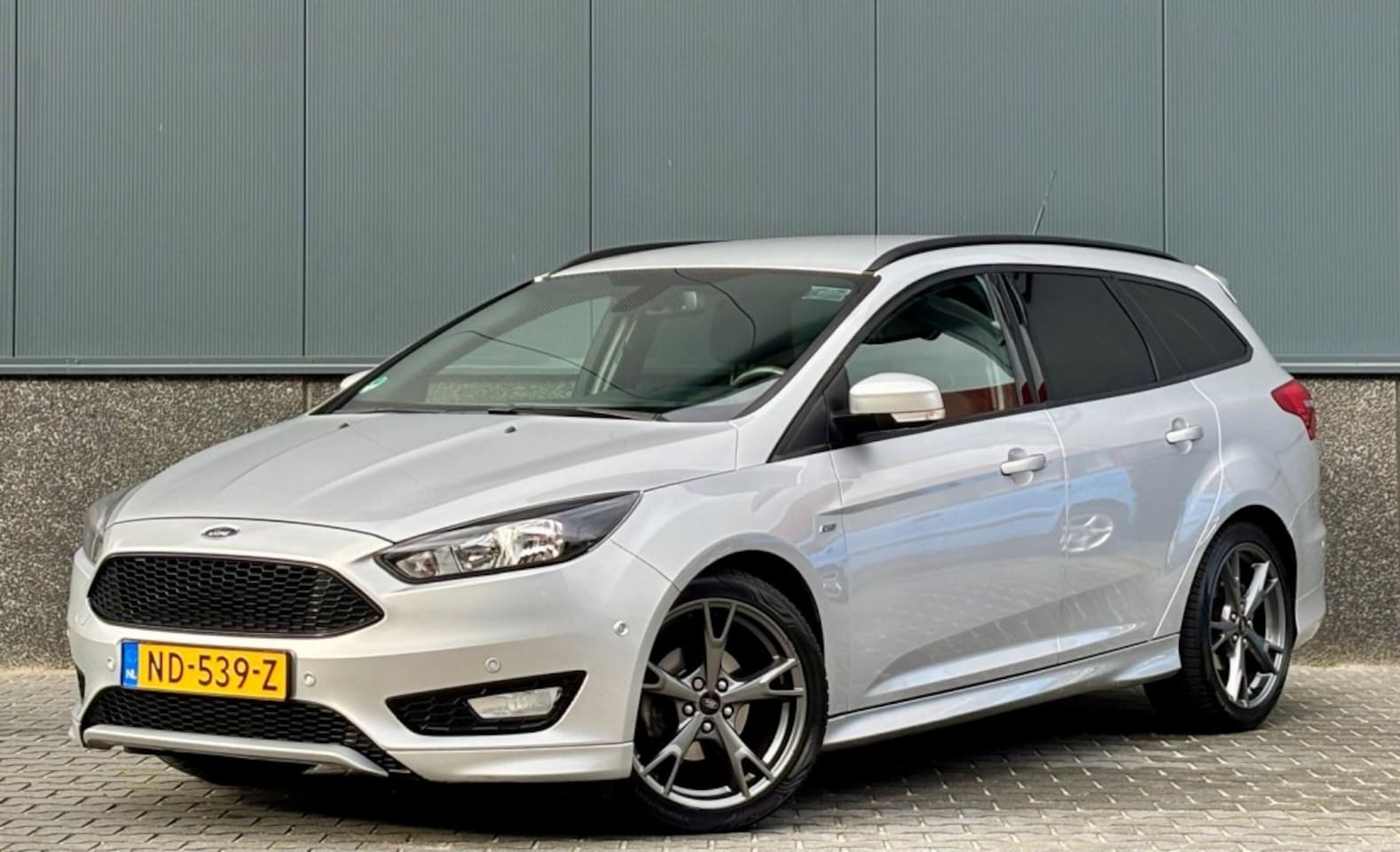 Ford Focus Wagon - 1.0 ST-line Carplay | Camera | PDC - AutoWereld.nl