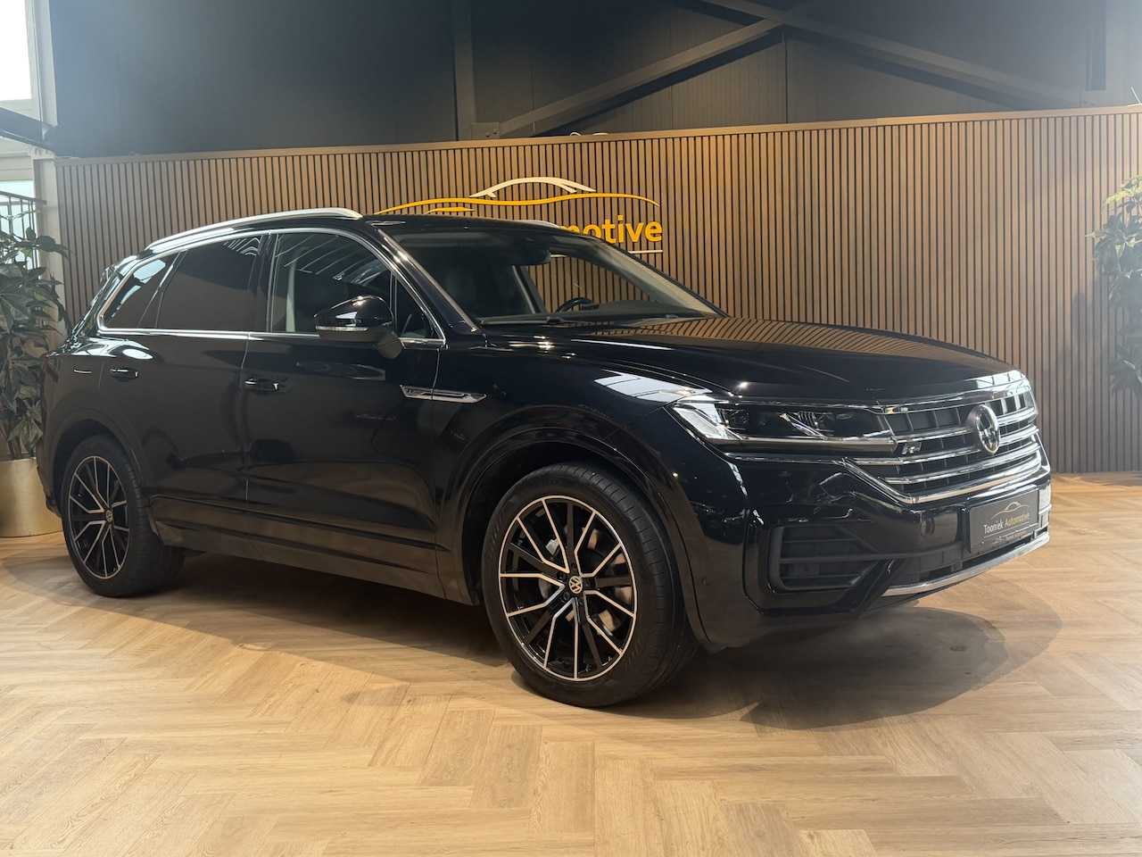 Volkswagen Touareg - TOUAREG (R LINE) grijs kenteken - AutoWereld.nl