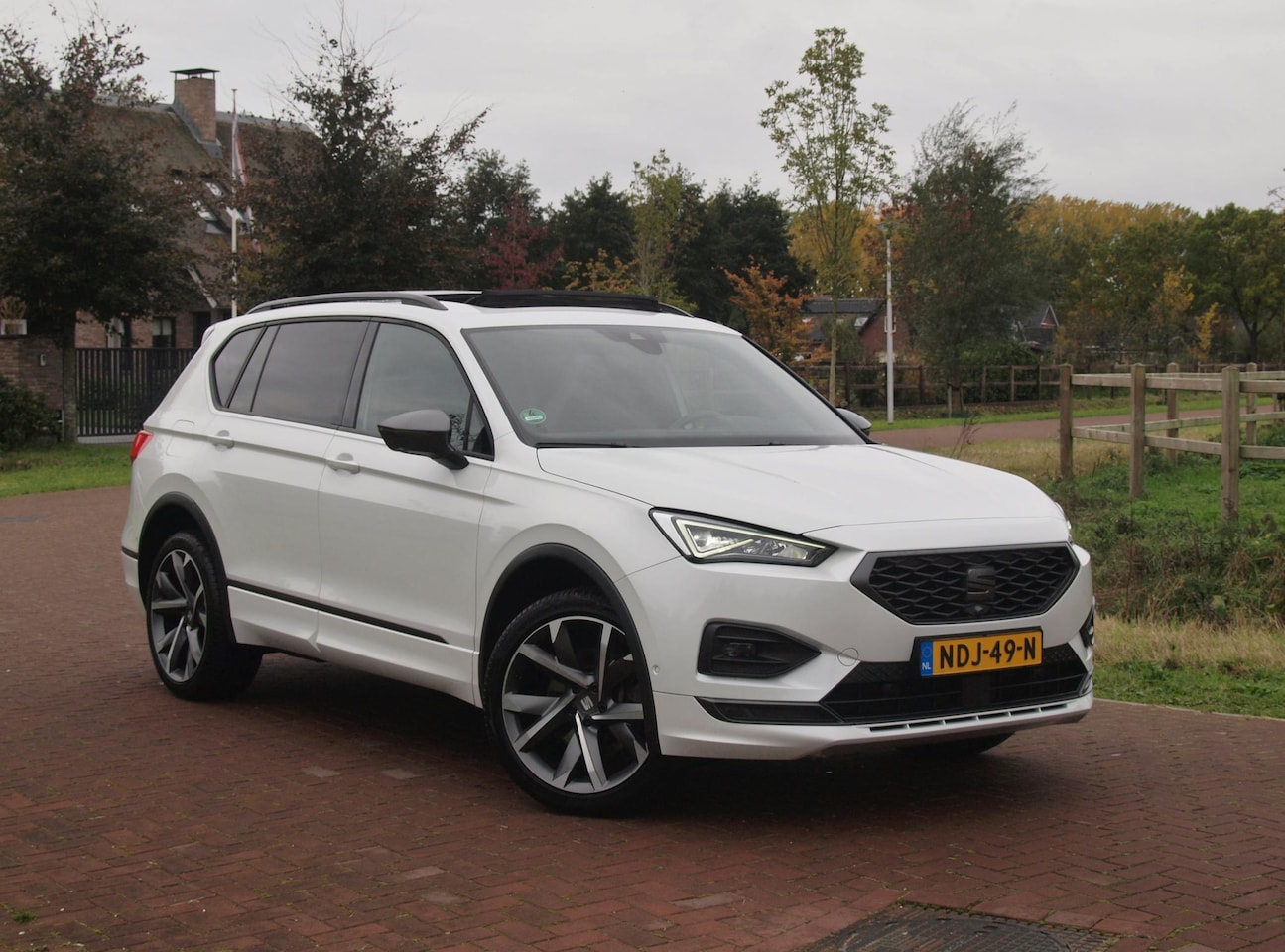 SEAT Tarraco - 1.4 TSI e-Hybrid PHEV FR | Panoramadak | Trekhaak | 360 Camera | Sfeerverlichting | Sports - AutoWereld.nl