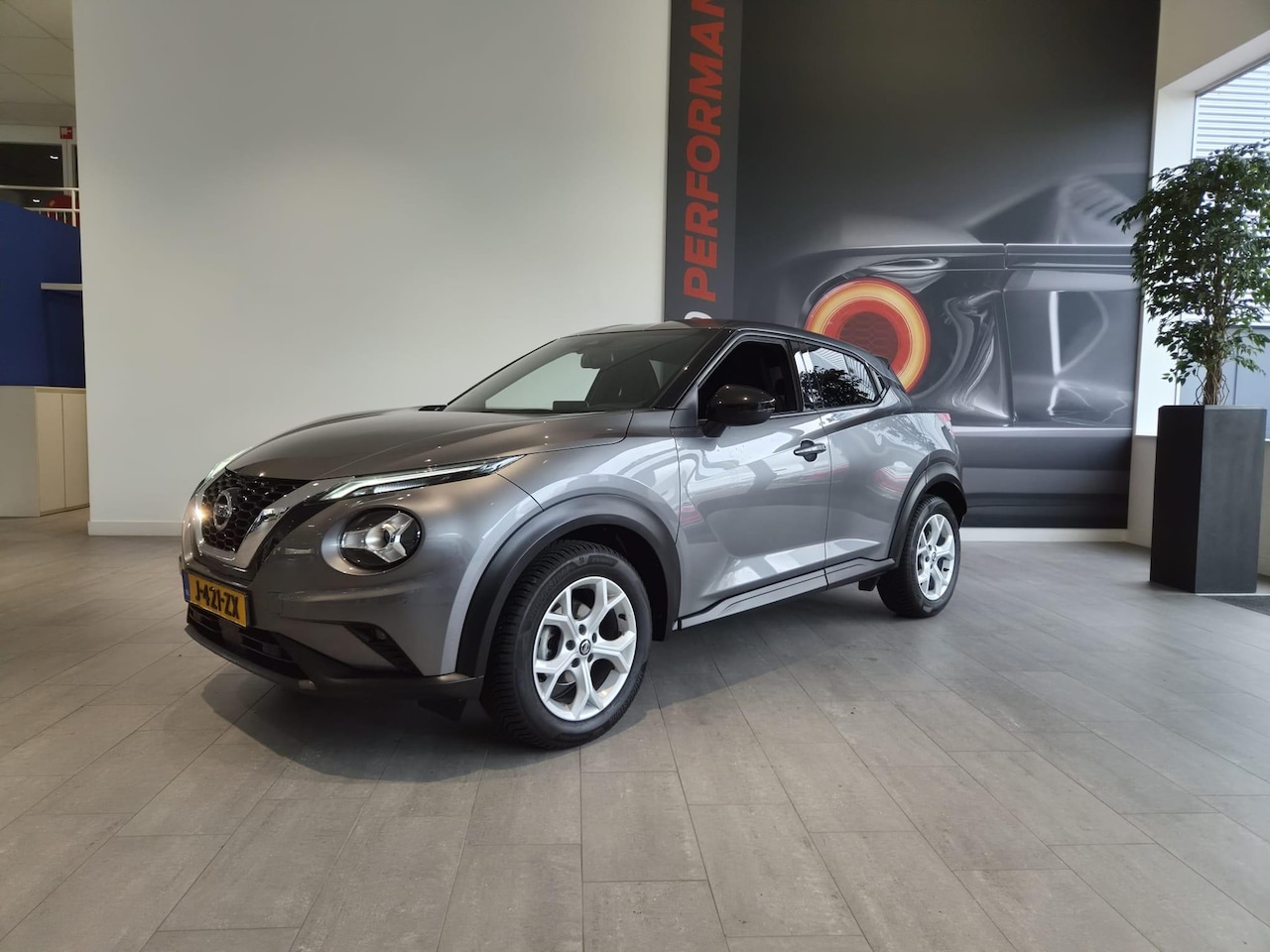 Nissan Juke - 1.0 DIG-T N-Connecta | 117 PK | AUTOMAAT | KEYLESS ENTRY | CAMERA | PARKEERSENSOREN VOOR E - AutoWereld.nl