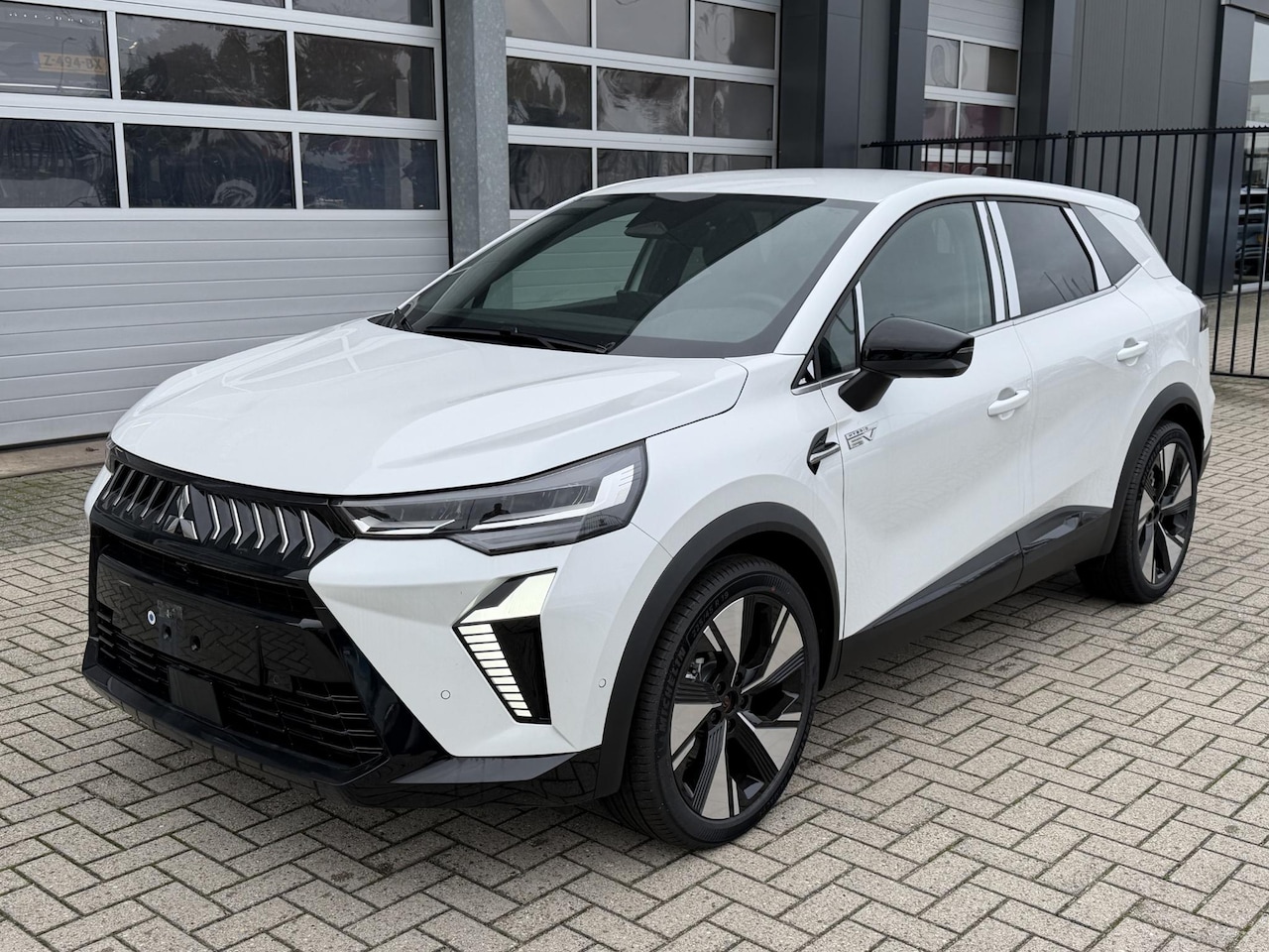Mitsubishi Grandis - 1.8 HEV 160 First Edition | Van: € 42.799,- nu rijklaar voor: € 39.799,- - AutoWereld.nl