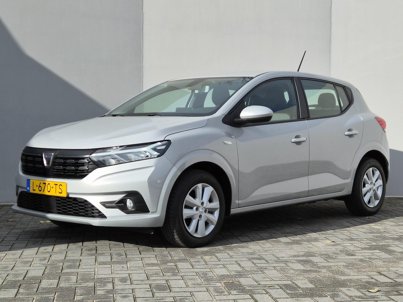 Dacia Sandero - 1.0 TCe 90 Comfort / Airco / Apple Carplay Android Auto / Cruise control / Navigatie / Tre - AutoWereld.nl