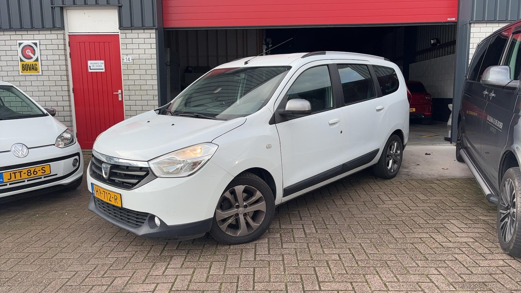 Dacia Lodgy - 1.2 TCe 10th Anniversary 7p. 1STE EIG / DEALER OH / NAVI / AIRCO / PDC / BLUETOOTH / CRUIS - AutoWereld.nl