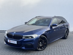 BMW 5-serie Touring - 530i High Executive M-Sport 'Mediterran Blau' Trekhaak 2.000kg | Head-Up | Harman Kardon |