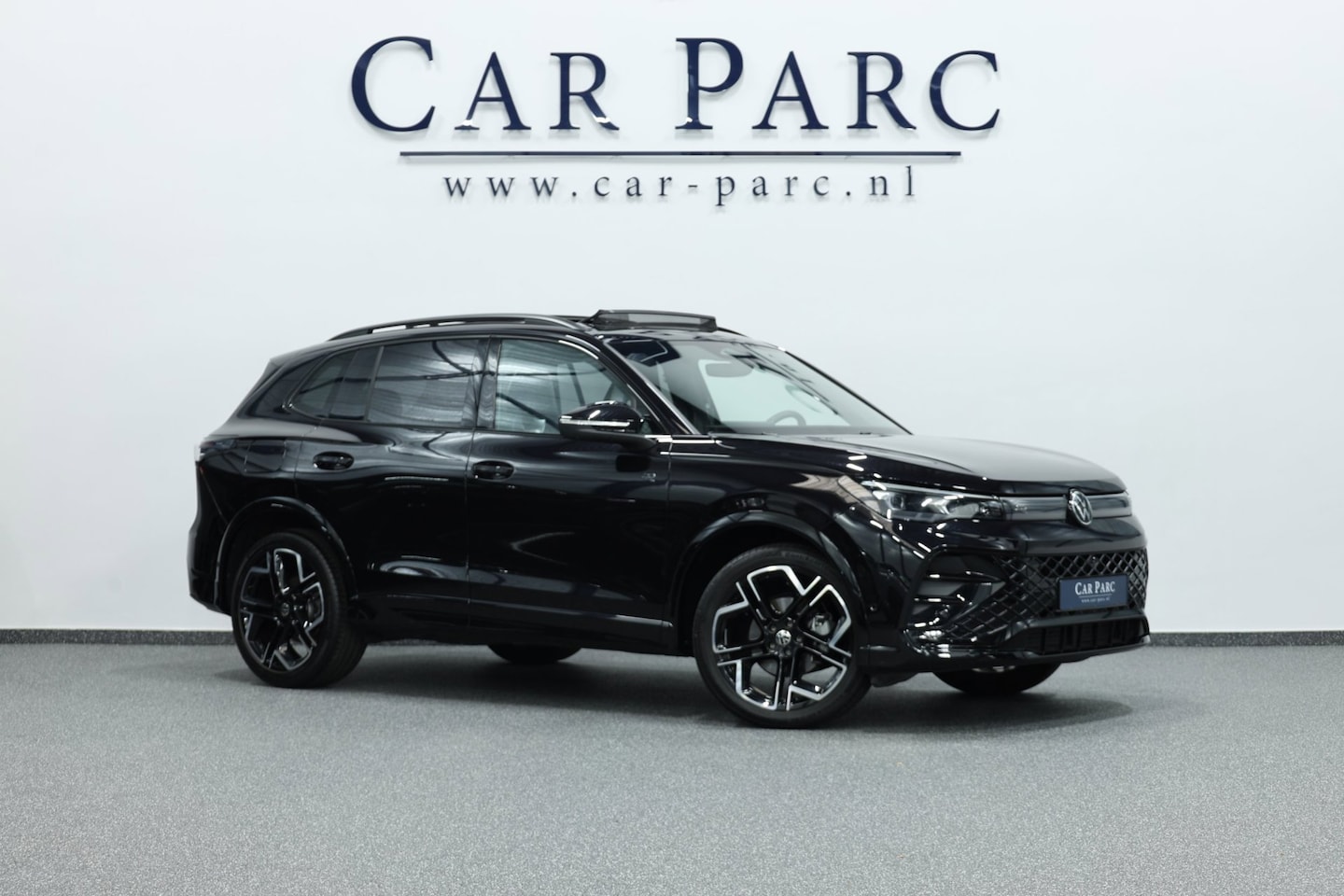 Volkswagen Tiguan - 1.5 eTSI 3x R-Line IQ+LED/VIRTUAL/SFEER/PANO/ALCANTARA+S.VERWARMING/20" LMV/CAM/LINE/ACC/E - AutoWereld.nl