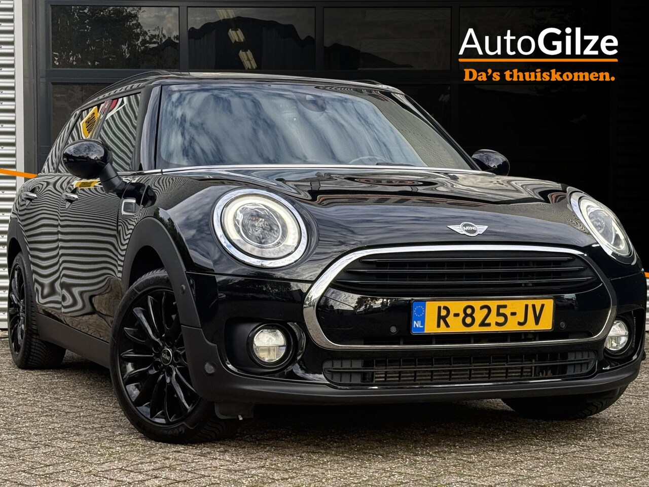 MINI Clubman - 1.5 Cooper Chili Serious Business l Pano l Navi l Stoelverwarming l PDC - AutoWereld.nl