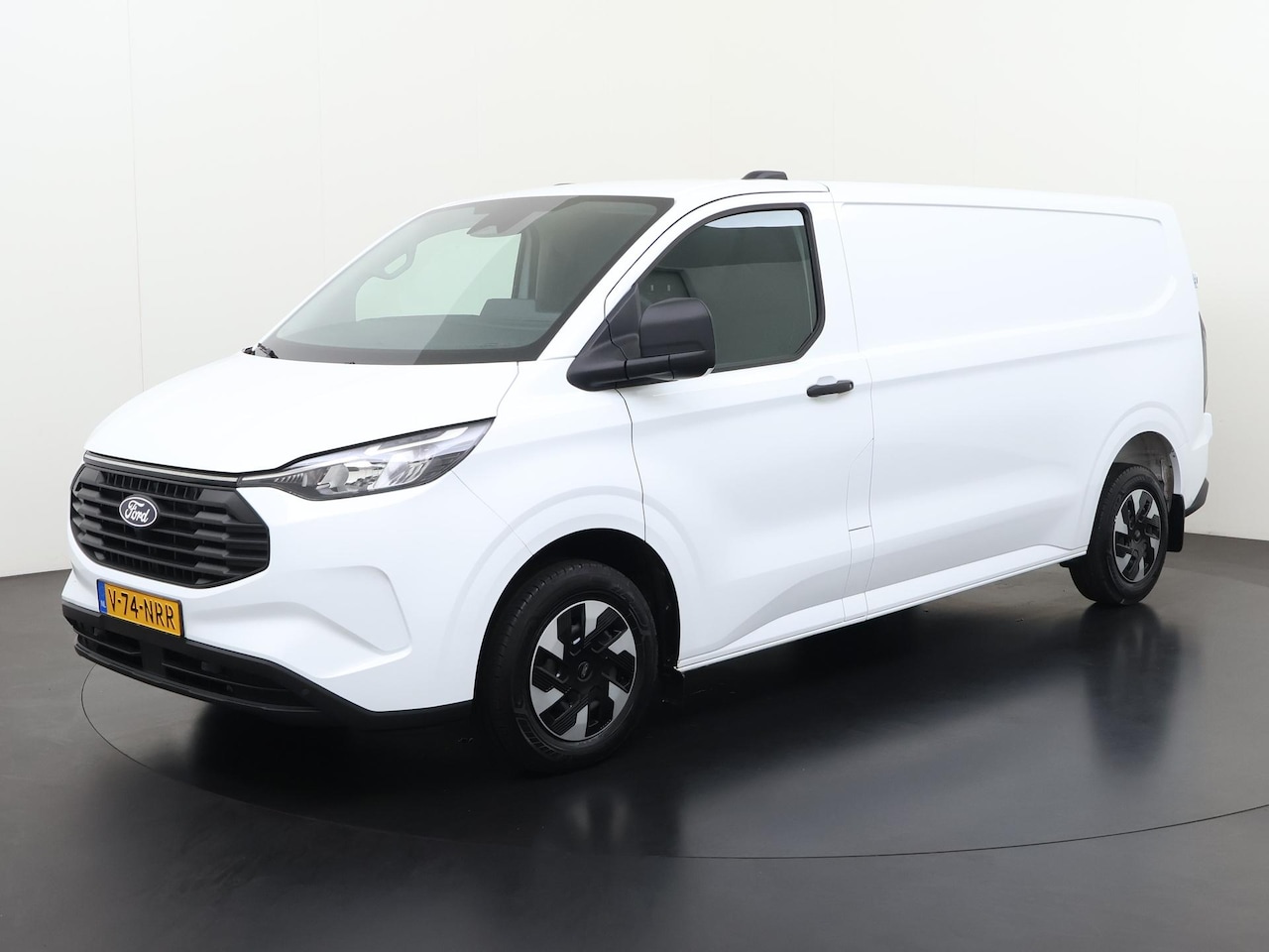 Ford Transit Custom - 320 2.5 PHEV L2H1 Trend | Camera | Schuifdeur | Navigatie | Digital Cockpit | Zondag Open! - AutoWereld.nl