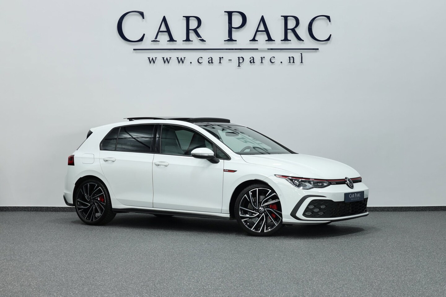 Volkswagen Golf - 2.0 TSI GTI 245+PK LED+IQ/PANO/HALF LEDER+S.VERWARMING/19"/LINE/ACC/ECC/12 MND GARANTIE! - AutoWereld.nl